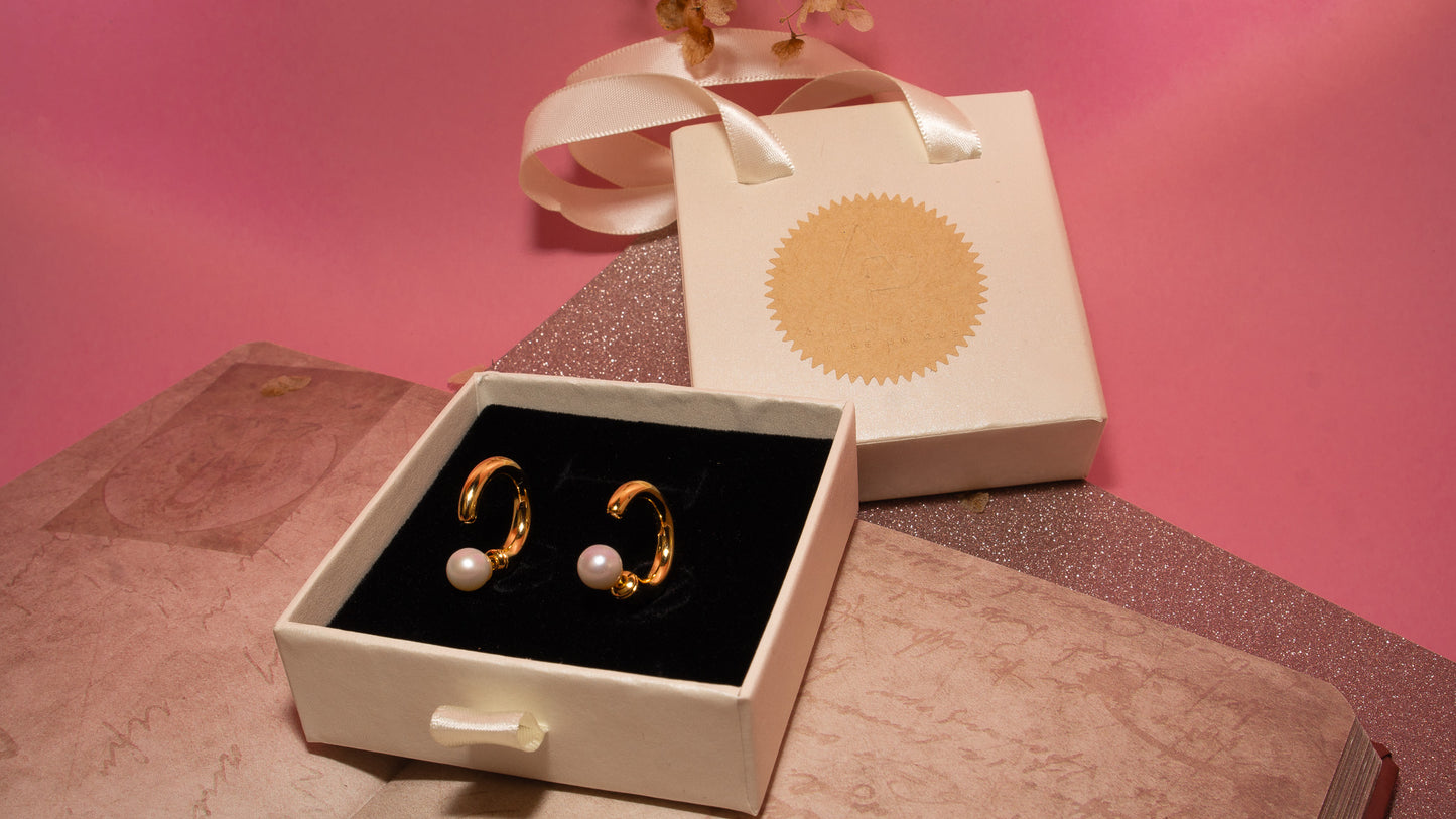 Zizi Pearl - Gold Earrings